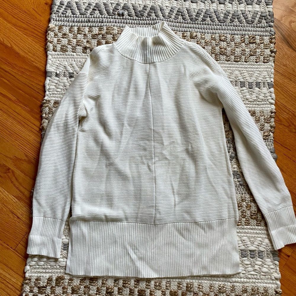 Women’s Talbots White Ribbed Sweater Size M
